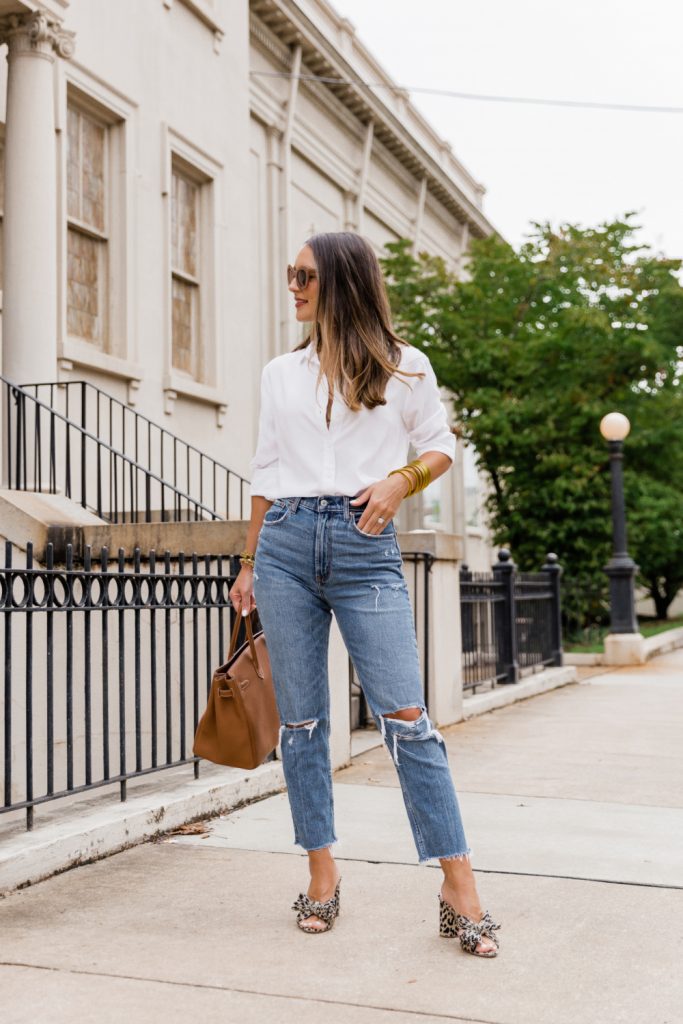 Flared jeans with flat sandals and cropped shirt