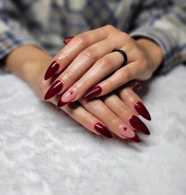 2 red nails