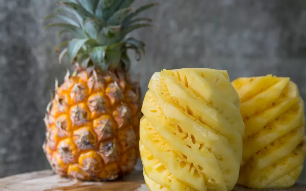 fresh 
pineapple
